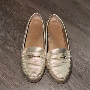Vionic gold loafer 8.5